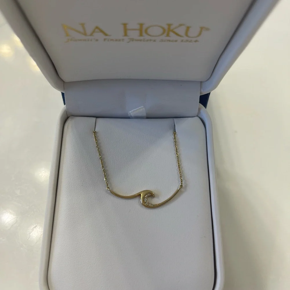 14KY Na Hoku Ocean Swell Diamond Pendant with a permanent attached 18” chain - Picture 2 of 3